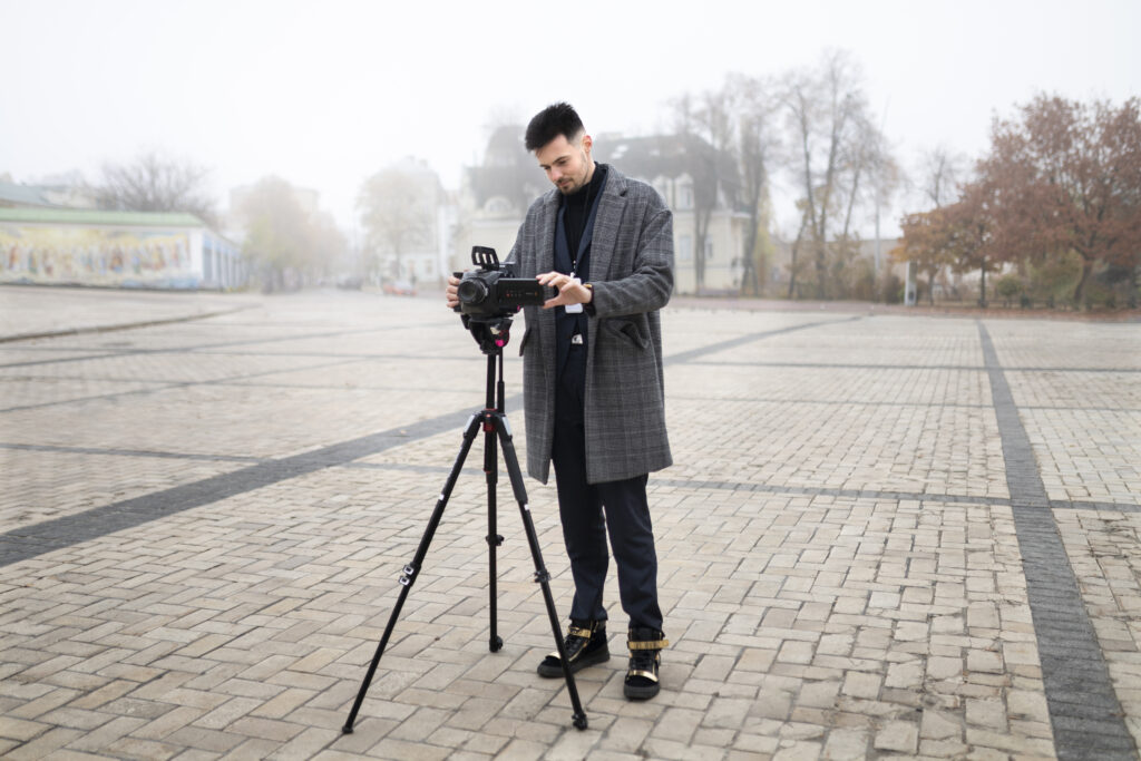 vanessawest.tripod: Navigating the Online Realm
